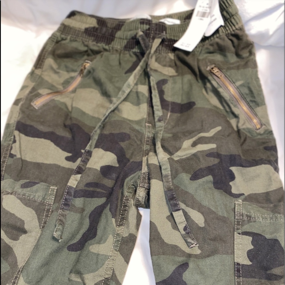 Utility joggers with side pockets